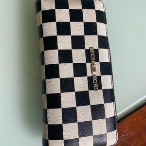 Michael Kors Zip Wallet
